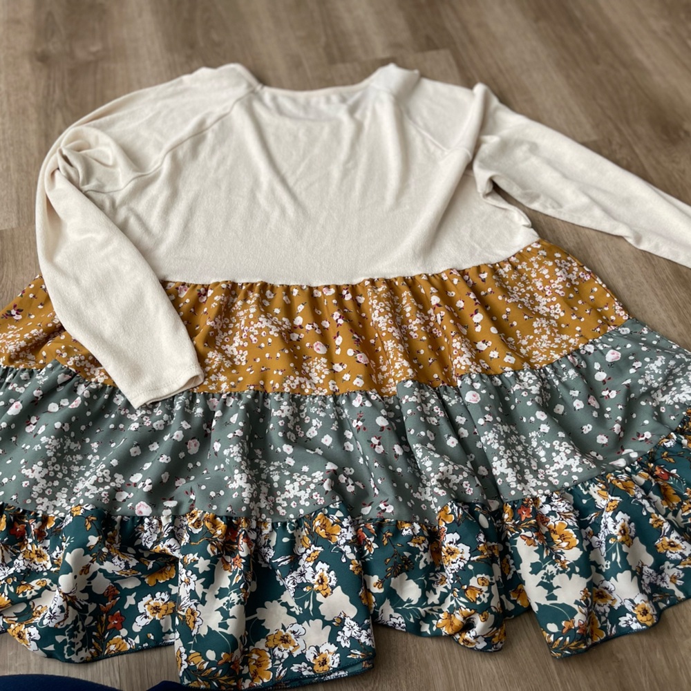 Cream and Gold Tiered 3/4 Sleeve Blouse